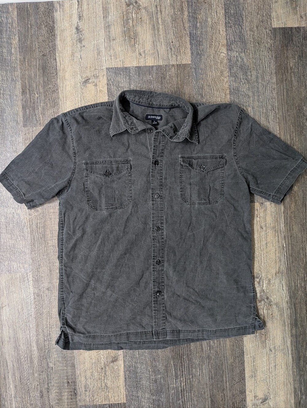 St. Johns Bay Mens Large Short Sleeve Button Down Shirt
